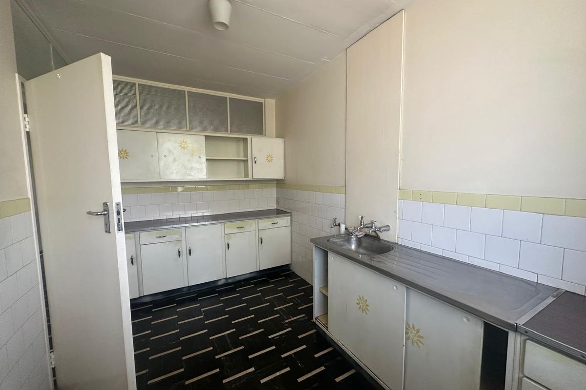LOOKING FOR A 1 BEDROOM APARTMENT CLOSE TO AMENITIES? - Photo 4