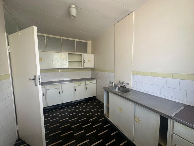 LOOKING FOR A 1 BEDROOM APARTMENT CLOSE TO AMENITIES? - Photo 4