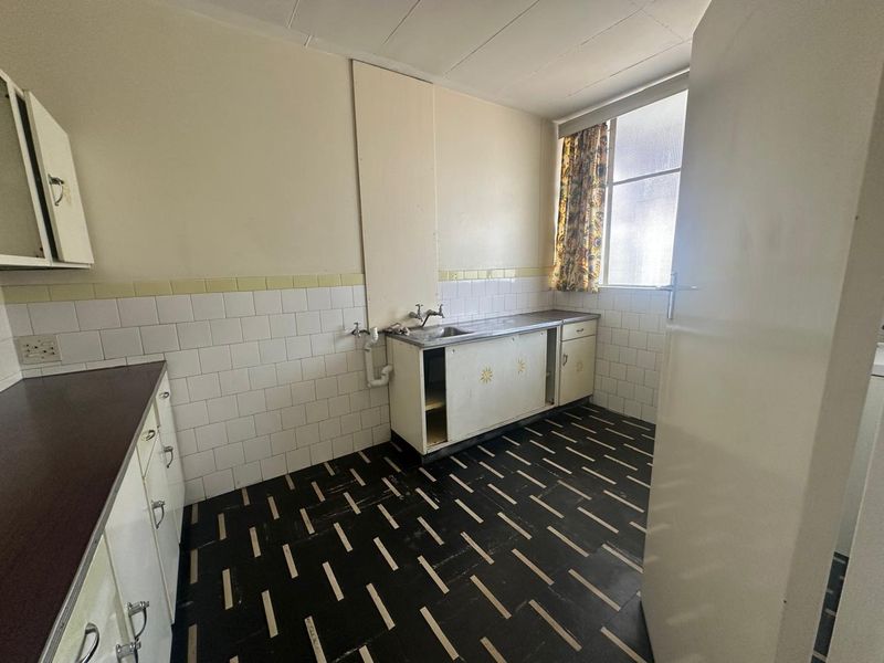 LOOKING FOR A 1 BEDROOM APARTMENT CLOSE TO AMENITIES? - Photo 5