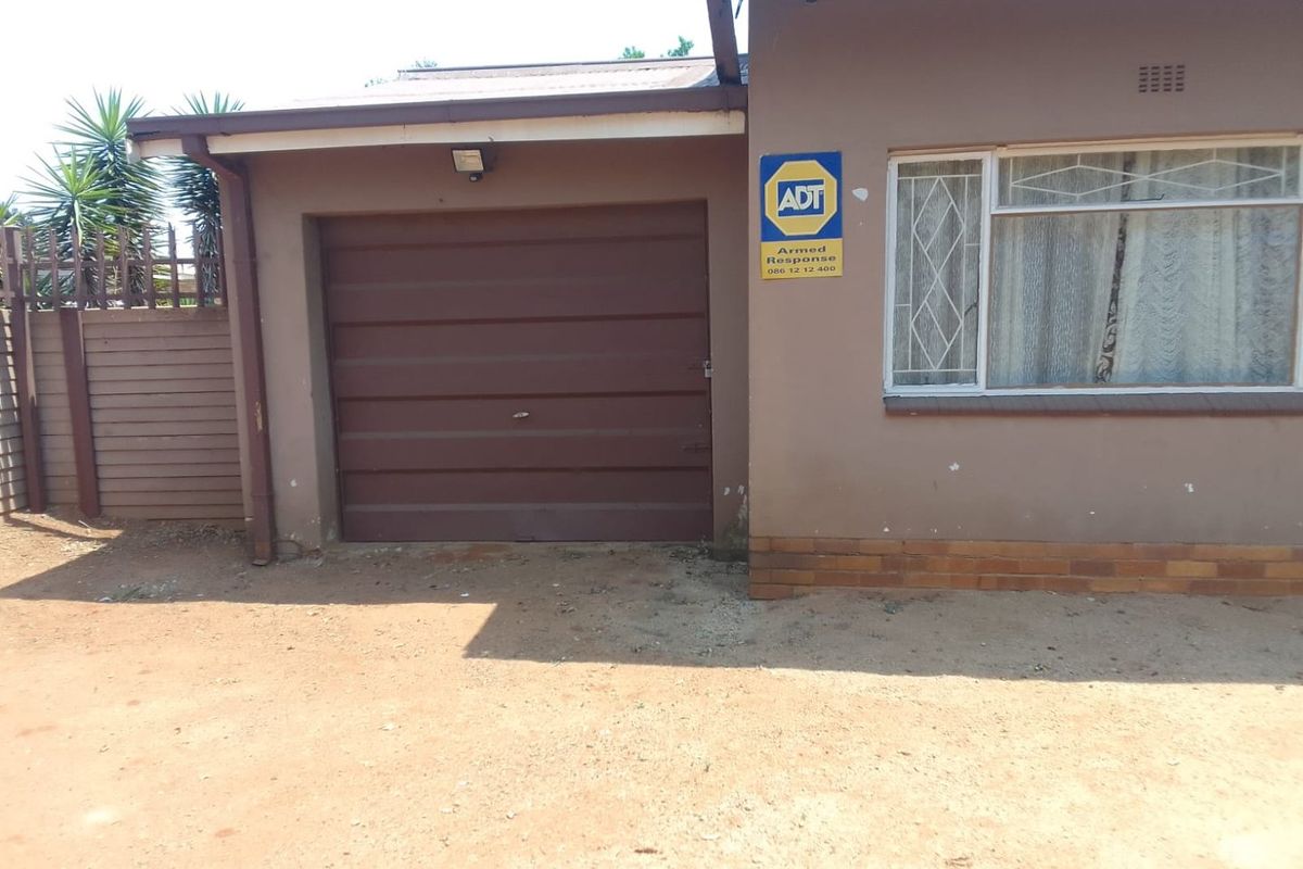 Perfect freestanding property for sale ideal for investors. - Photo 2