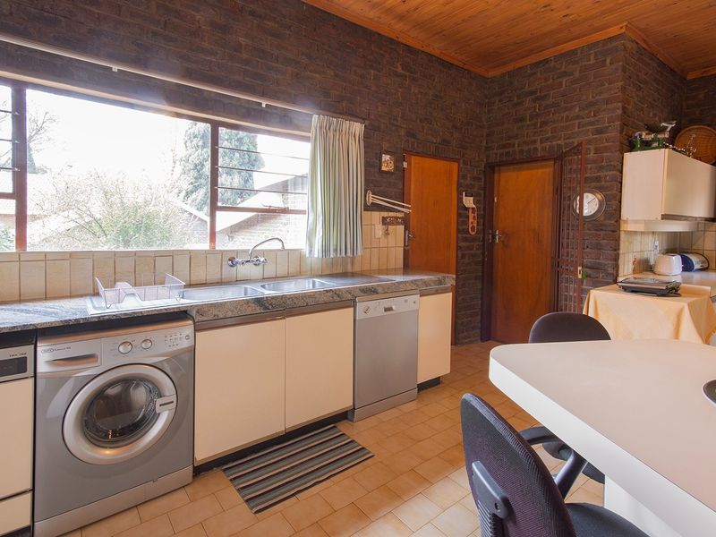 Spacious 4-Bedroom Home with Nature Reserve Views in Secure Overkruin Estate - Photo 7