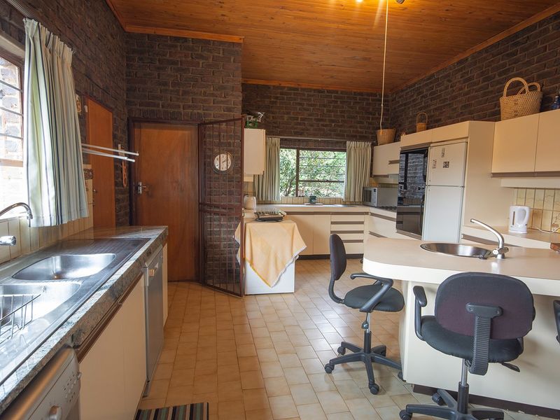 Spacious 4-Bedroom Home with Nature Reserve Views in Secure Overkruin Estate - Photo 6