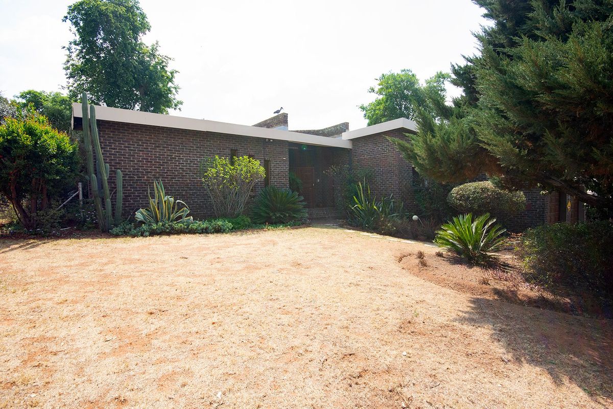 Spacious 4-Bedroom Home with Nature Reserve Views in Secure Overkruin Estate - Photo 4