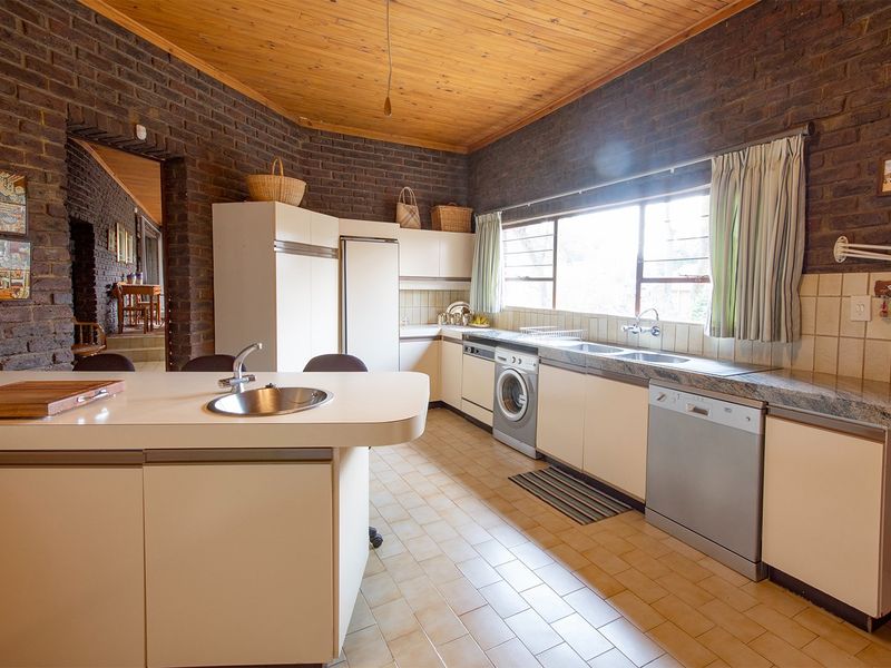 Spacious 4-Bedroom Home with Nature Reserve Views in Secure Overkruin Estate - Photo 8