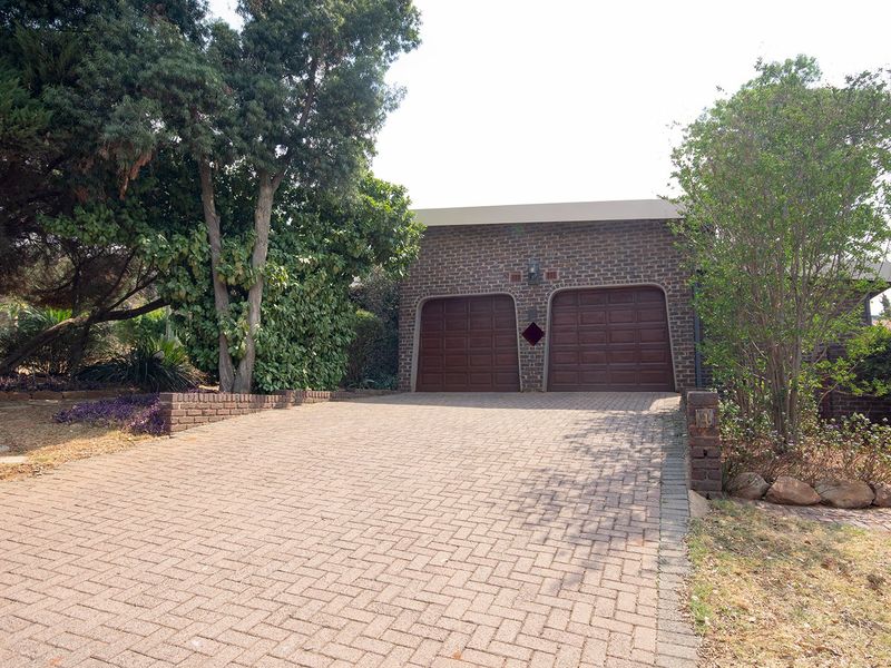 Spacious 4-Bedroom Home with Nature Reserve Views in Secure Overkruin Estate - Photo 1