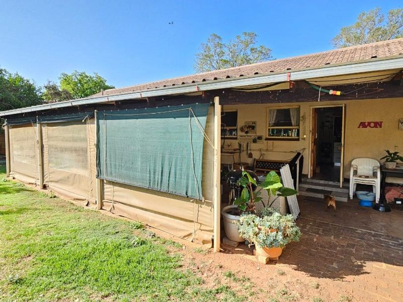 Modern Family Home & Flatlet Potential! - Photo 10