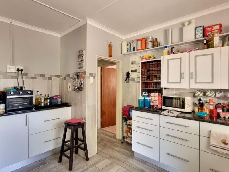 Modern Family Home & Flatlet Potential! - Photo 6