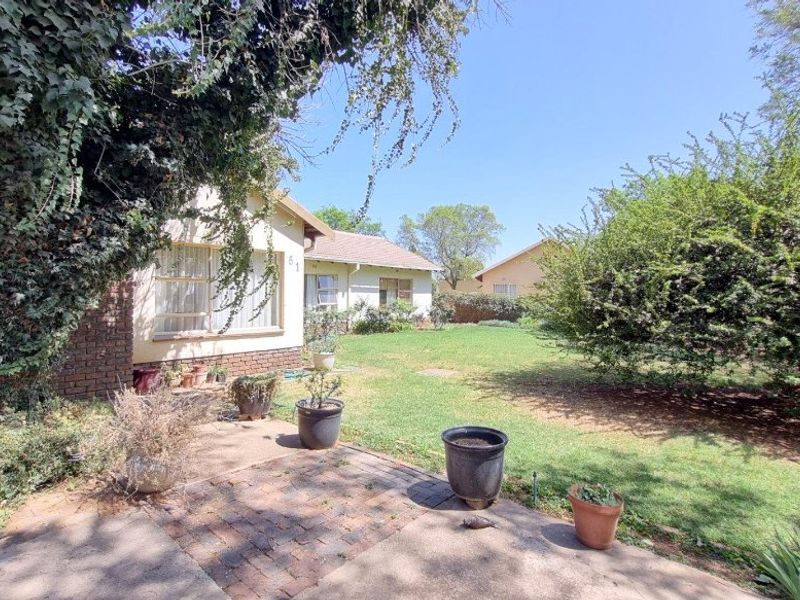 Modern Family Home & Flatlet Potential! - Photo 7