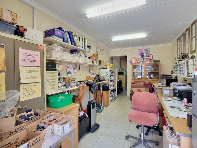 Modern Family Home & Flatlet Potential! - Photo 8