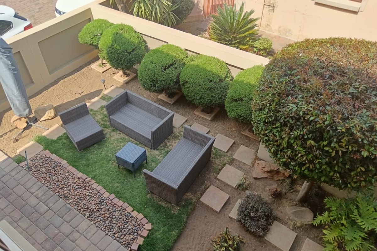 Luxurious 3-Bedroom Double-Story Home in an Exclusive Estate - Photo 3