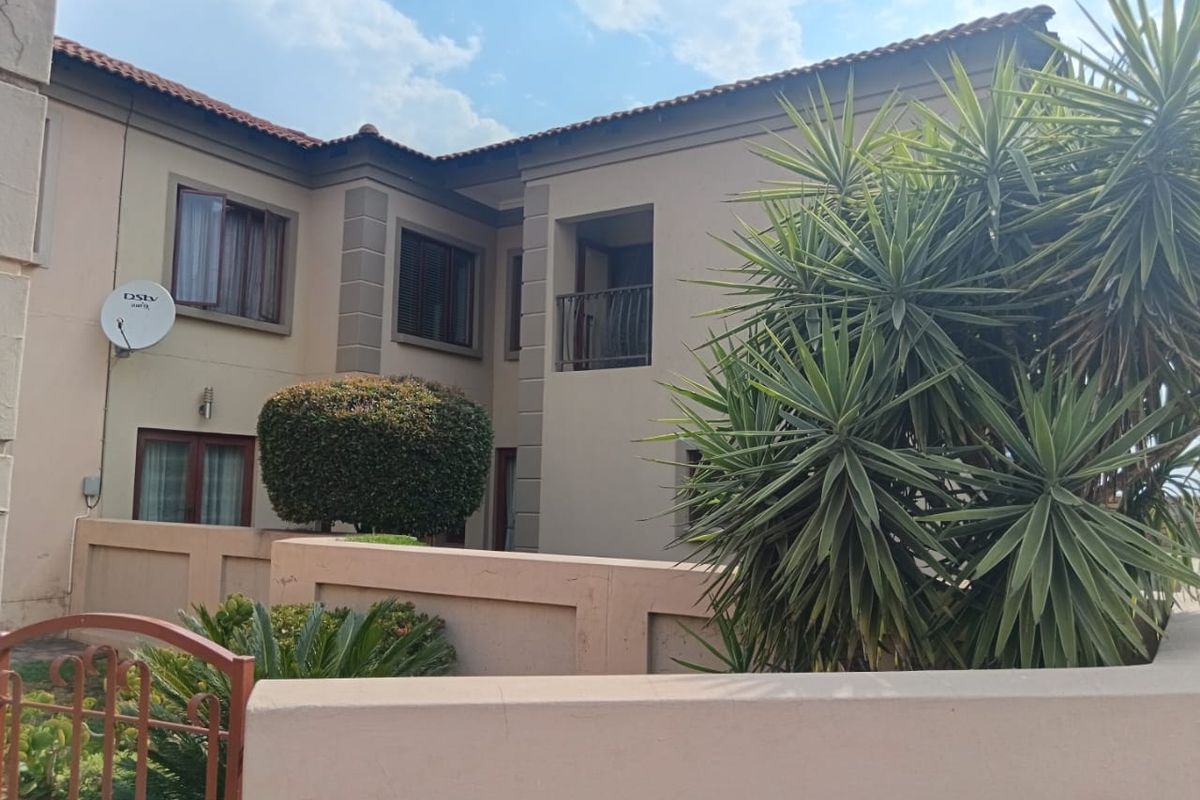 Luxurious 3-Bedroom Double-Story Home in an Exclusive Estate - Photo 2