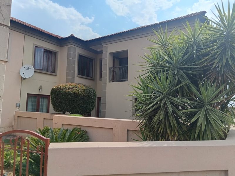 Luxurious 3-Bedroom Double-Story Home in an Exclusive Estate - Photo 2