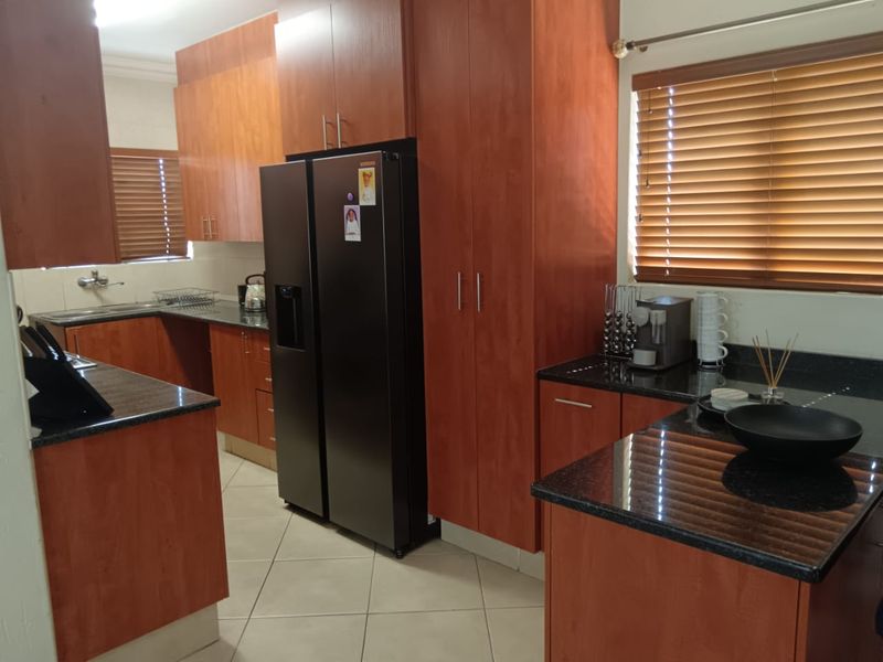 Luxurious 3-Bedroom Double-Story Home in an Exclusive Estate - Photo 10