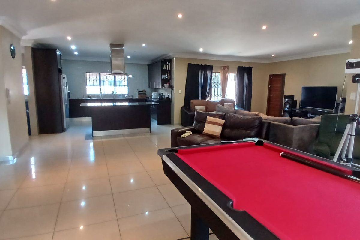 !Generous, Grand, Excellent! !Masterful Design, Modern Home For The Big Family! - Photo 5