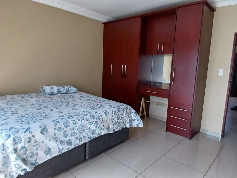 !Generous, Grand, Excellent! !Masterful Design, Modern Home For The Big Family! - Photo 10