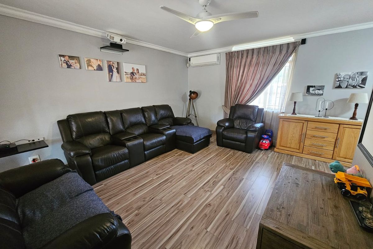 For Sale: Stunning Modern House in Sasolburg - Photo 2