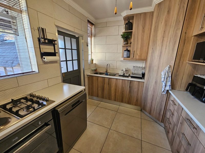 For Sale: Stunning Modern House in Sasolburg - Photo 8