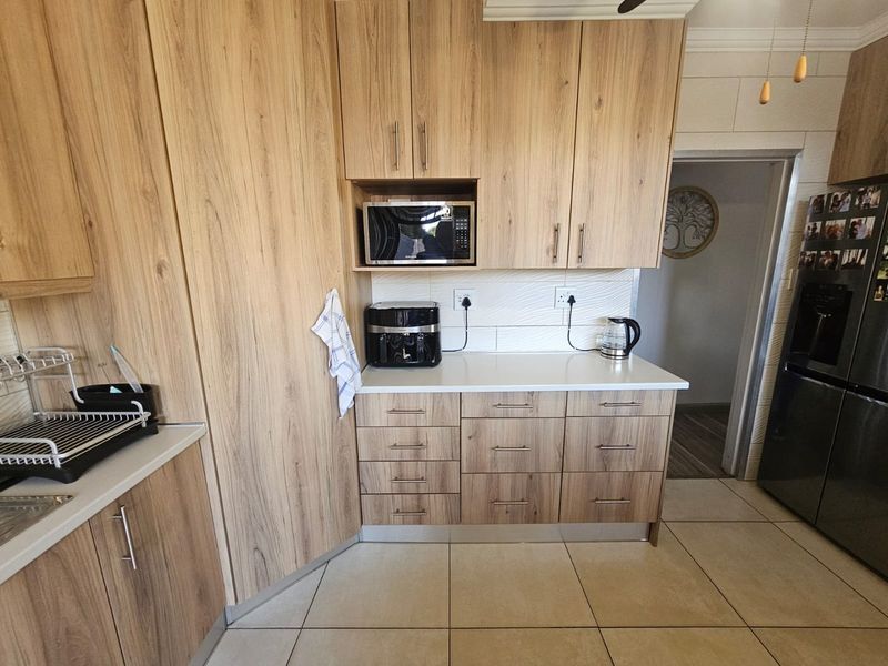 For Sale: Stunning Modern House in Sasolburg - Photo 7