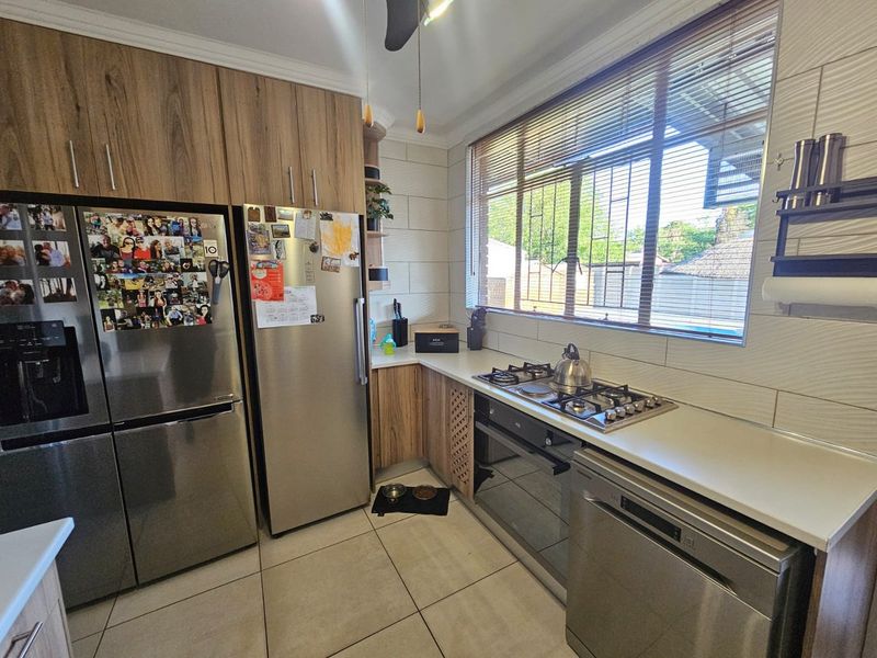 For Sale: Stunning Modern House in Sasolburg - Photo 6