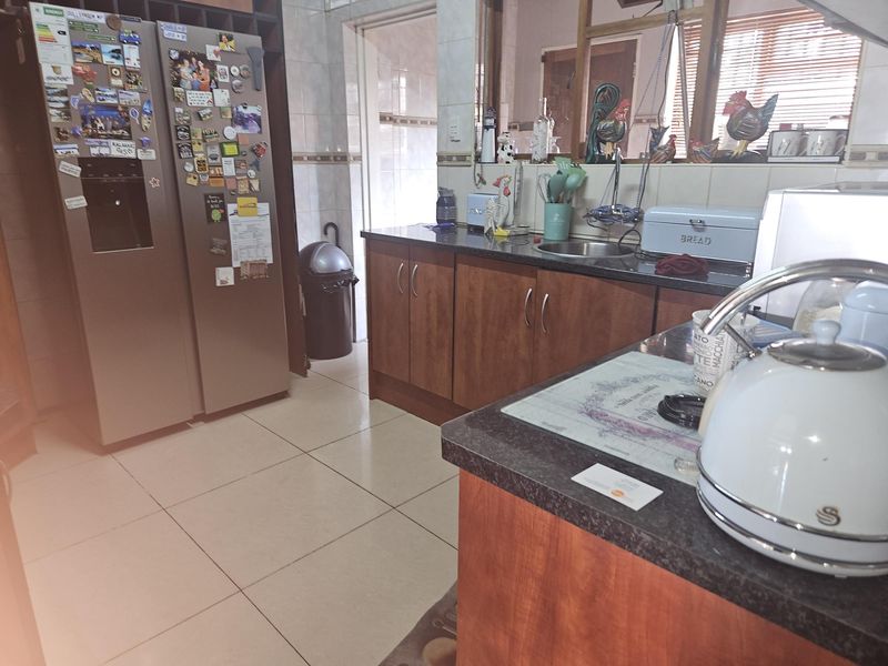 HOUSE WITH A FLAT – SEPARATE ENTRANCE, GATE & PRIVATE YARD - Photo 10