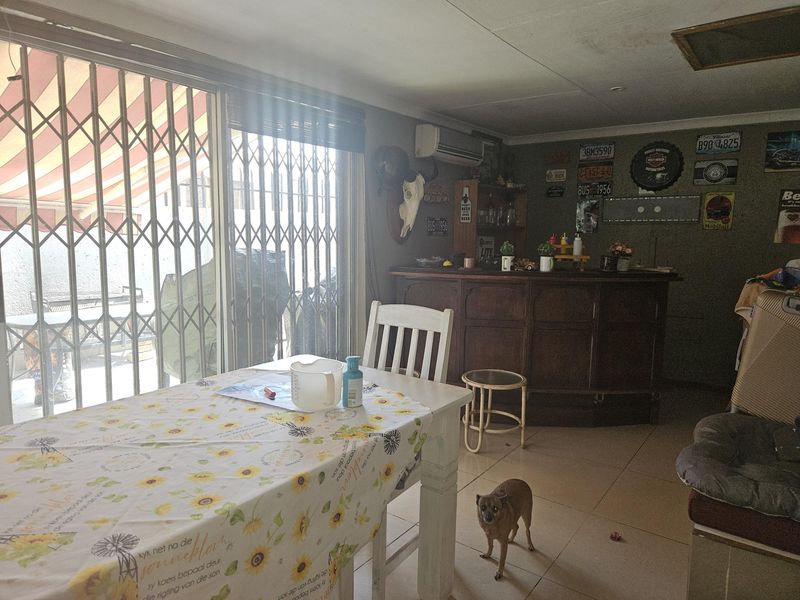 HOUSE WITH A FLAT – SEPARATE ENTRANCE, GATE & PRIVATE YARD - Photo 7