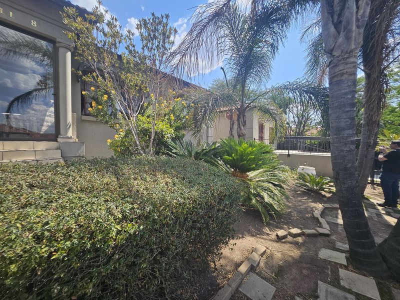 HOUSE WITH A FLAT – SEPARATE ENTRANCE, GATE & PRIVATE YARD - Photo 4