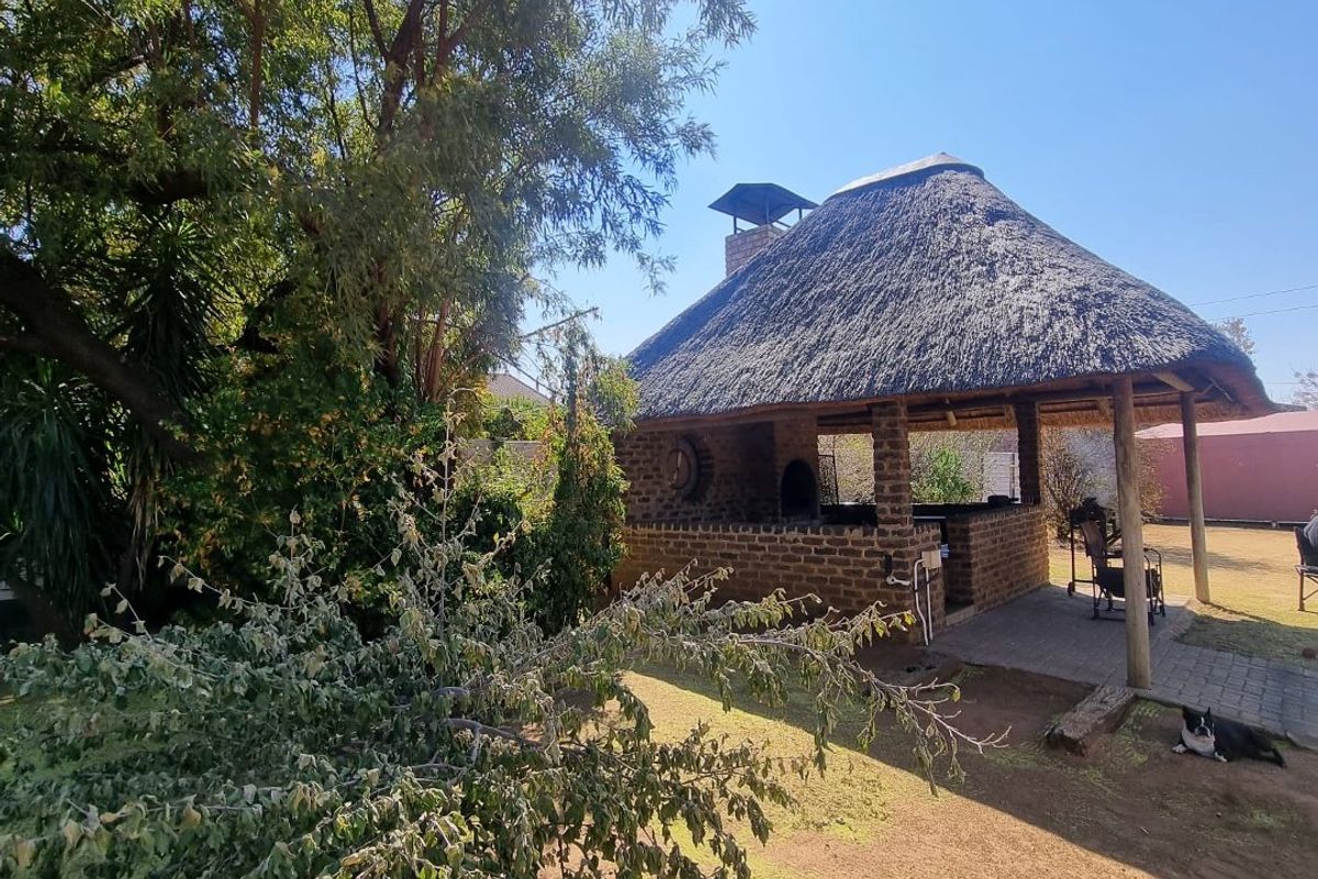 !Stunning House next to Vaal Dam! - Photo 3