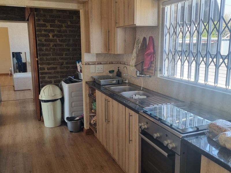 !Stunning House next to Vaal Dam! - Photo 7