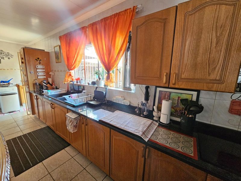 Charming Facebrick Townhouse for sale in Arconpark - Photo 3