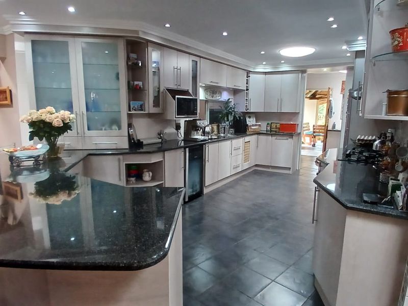 !Indulge in a Luxury Home for the Future! - Photo 10