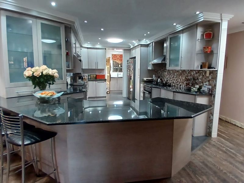 !Indulge in a Luxury Home for the Future! - Photo 9