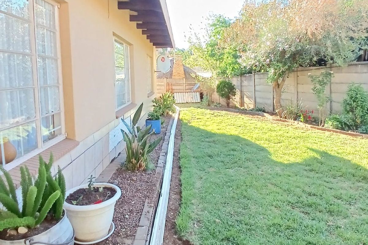 Super neat, move in ready family house for sale in Sasolburg walking distance to schools - Photo 2