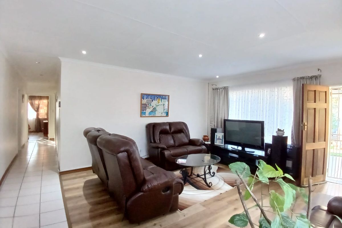 Super neat, move in ready family house for sale in Sasolburg walking distance to schools - Photo 5