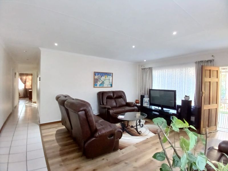 Super neat, move in ready family house for sale in Sasolburg walking distance to schools - Photo 5