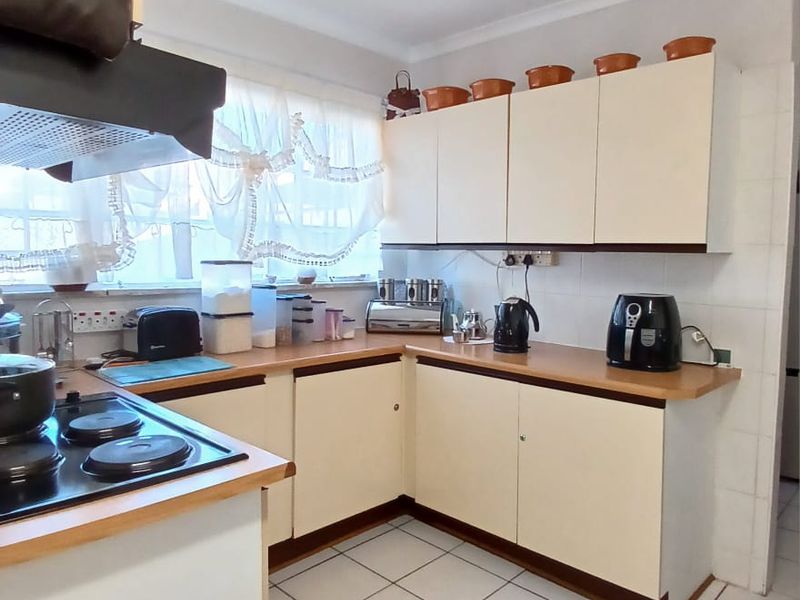 Super neat, move in ready family house for sale in Sasolburg walking distance to schools - Photo 9