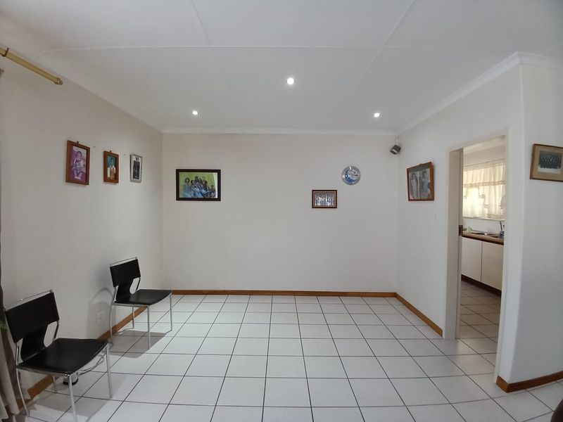 Super neat, move in ready family house for sale in Sasolburg walking distance to schools - Photo 6