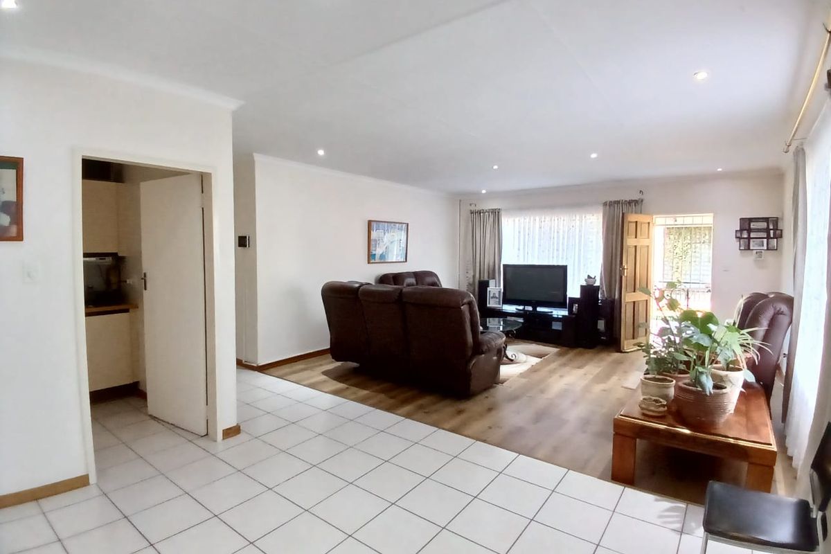 Super neat, move in ready family house for sale in Sasolburg walking distance to schools - Photo 4