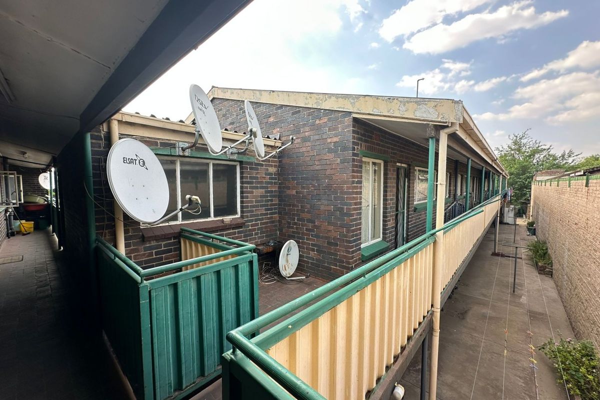 Investment Opportunity in Vereeniging Central.. 20 units up for grabs. - Photo 3