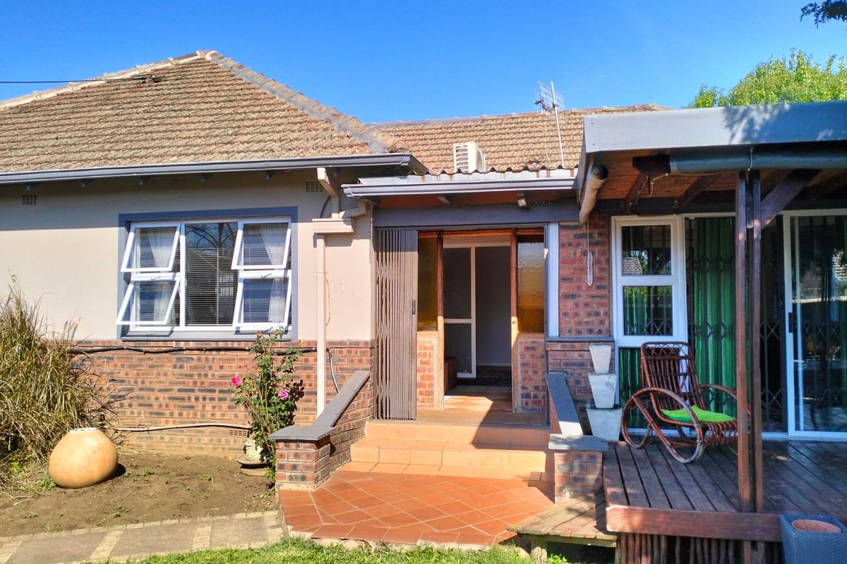 Blend of Comfort and Style in Pelham - Photo 3