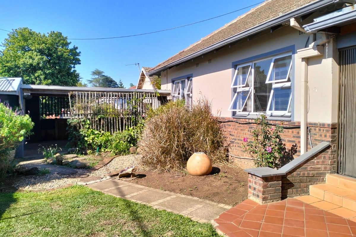 Blend of Comfort and Style in Pelham - Photo 2