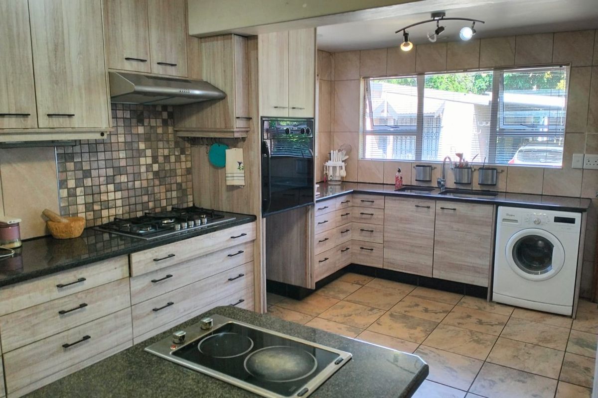 Blend of Comfort and Style in Pelham - Photo 5