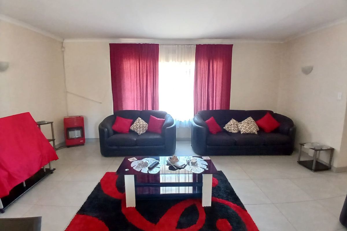 Neat, modern family house walking distance to schools and shopping centers - Photo 4