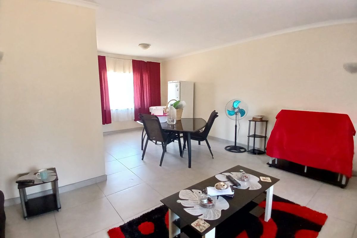 Neat, modern family house walking distance to schools and shopping centers - Photo 5