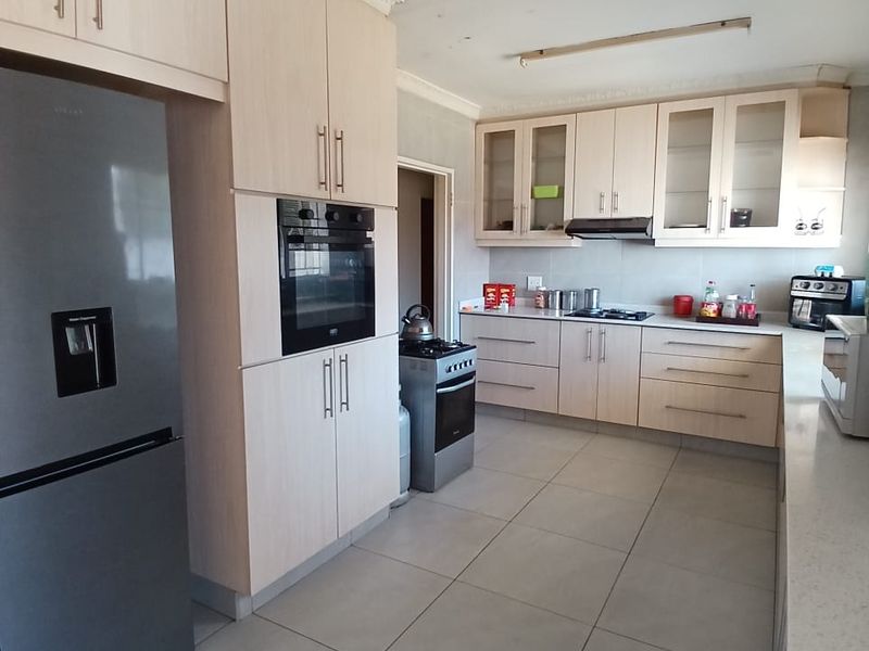 Neat, modern family house walking distance to schools and shopping centers - Photo 7