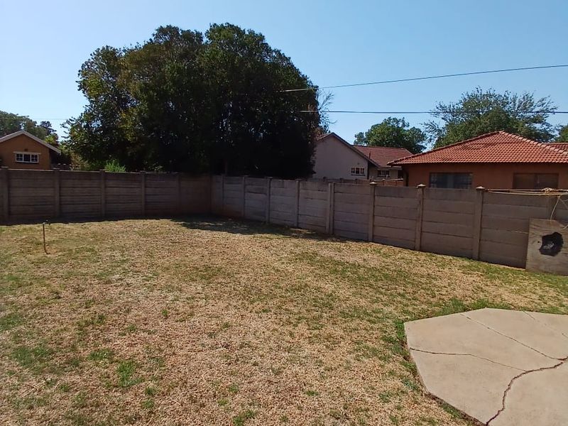 Neat, modern family house walking distance to schools and shopping centers - Photo 8