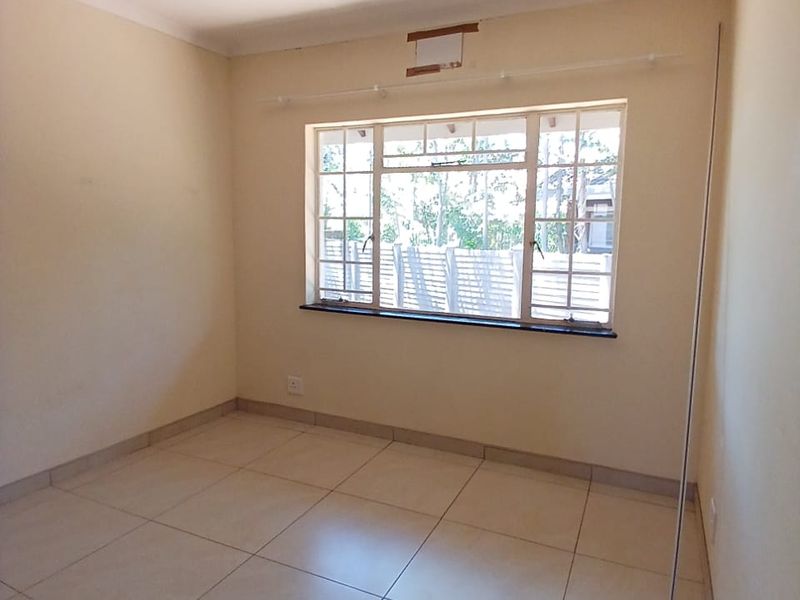 Neat, modern family house walking distance to schools and shopping centers - Photo 10