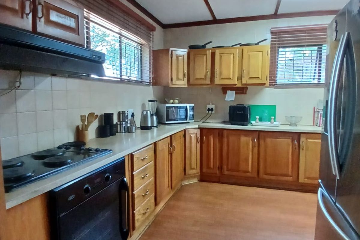 Beautiful, facebrick family house in prime area in Sasolburg close to shopping mall - Photo 5