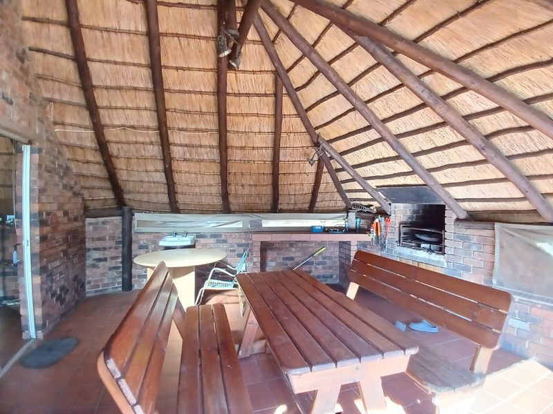 Beautiful, facebrick family house in prime area in Sasolburg close to shopping mall - Photo 4