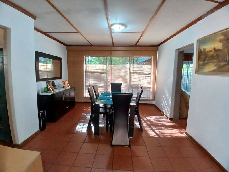 Beautiful, facebrick family house in prime area in Sasolburg close to shopping mall - Photo 10