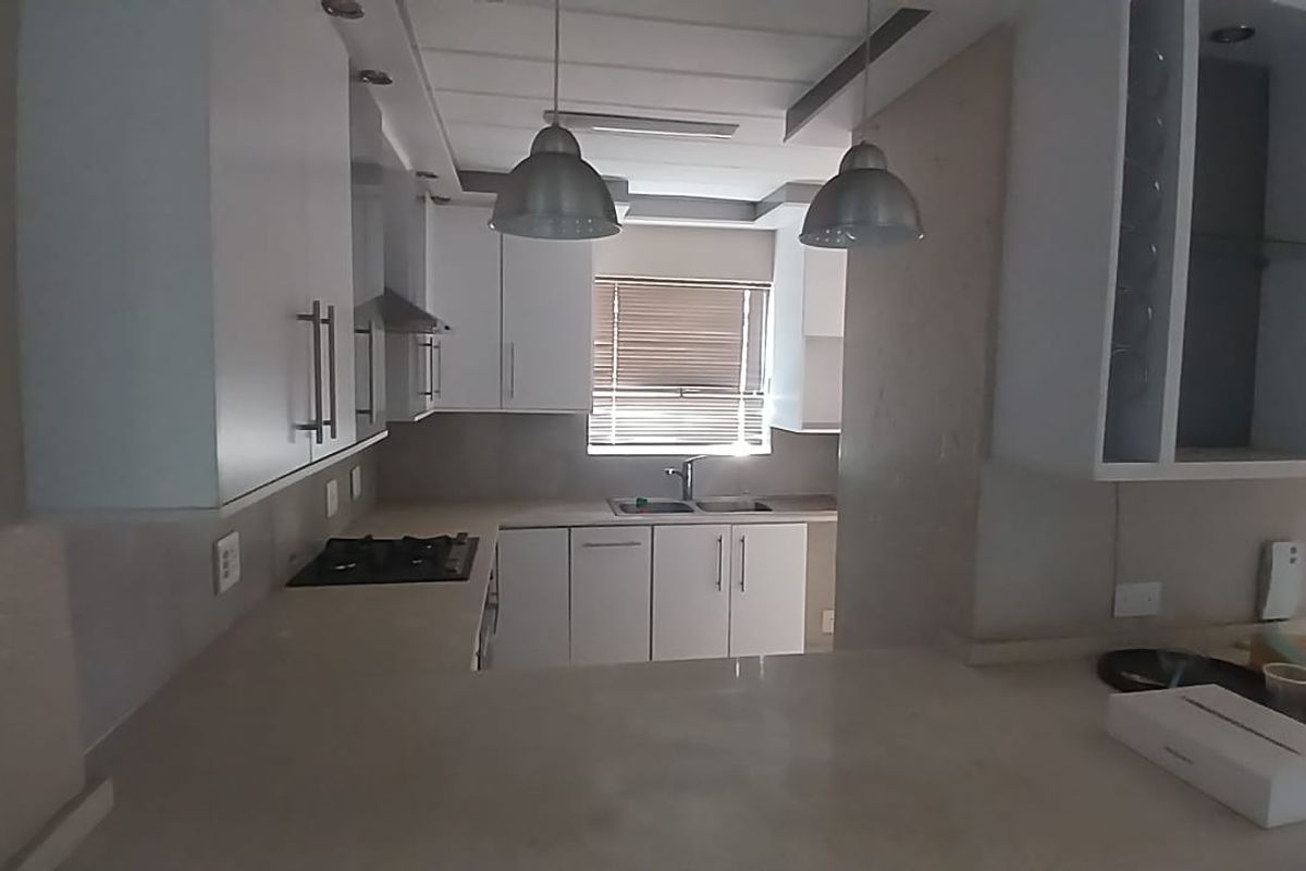 !Perfect Apartment in a Proper Area! - Photo 2